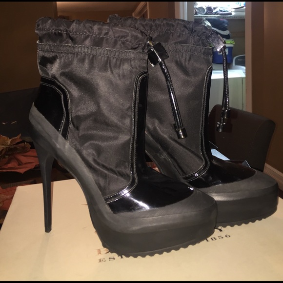 Burberry Boots - Picture 1 of 4